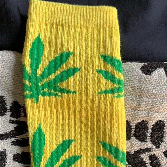 Pot leaf socks - Picture 2 of 2